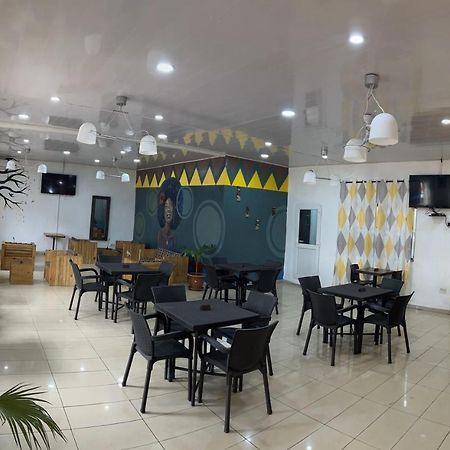 Sky Inn Hotel ฟรีทาวน์ ภายนอก รูปภาพ
