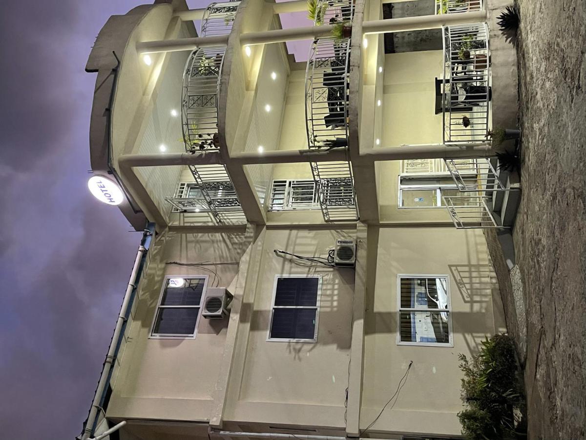 Sky Inn Hotel ฟรีทาวน์ ภายนอก รูปภาพ